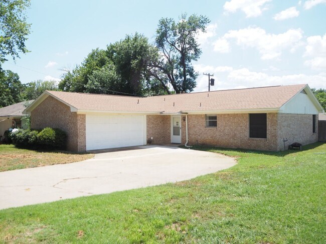 Foto del edificio - 3 Bed - 2 Bath in Denton
