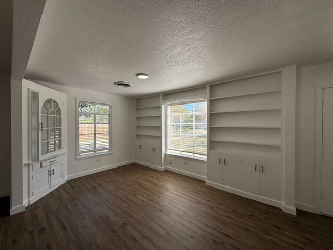 Building Photo - 2503 Jupe Dr