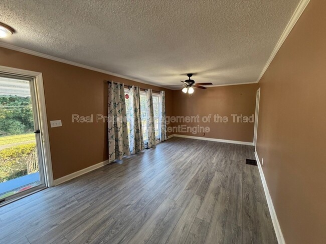 Building Photo - 3013 Masonic Dr