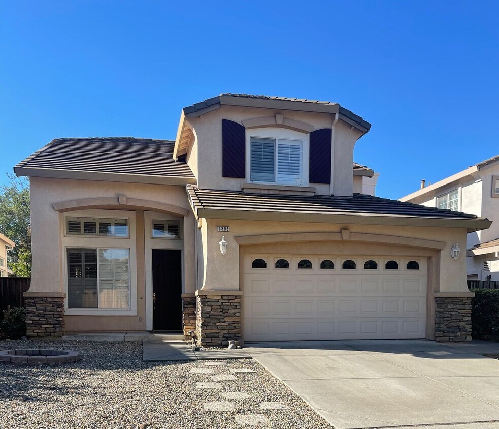 Foto principal - Rolling Hills Beauty! 4 Bedroom 3 Bath