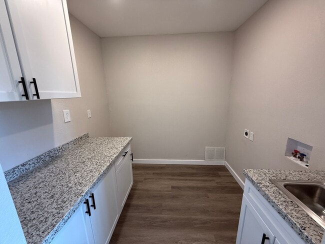 Foto del edificio - Bright & Beautiful Home in 55+ Community