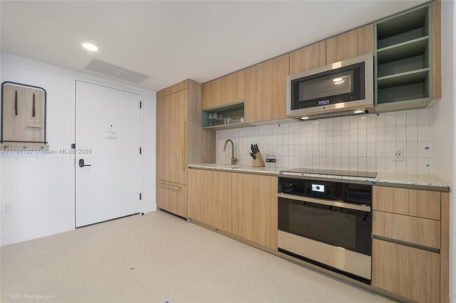 Foto del edificio - 601 NE 1st Ave