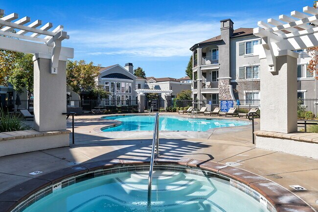 Foto del edificio - Canyon Oaks at Windemere