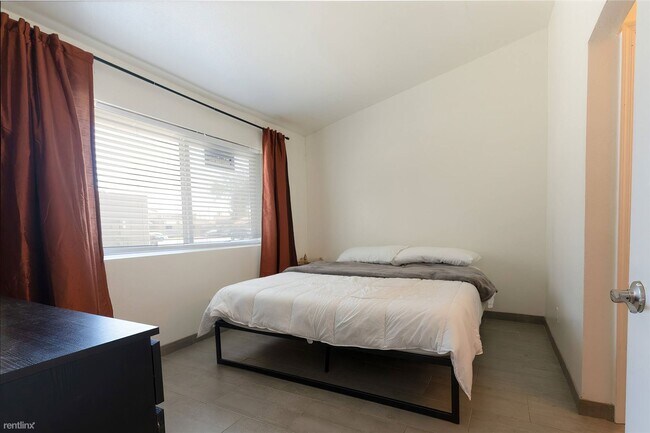 Foto del edificio - 2 br, 2 bath Townhome - 406 East Washingto...