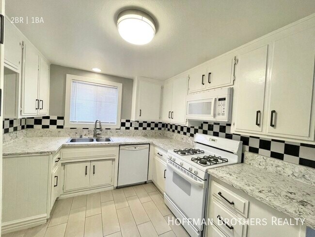 Foto del edificio - 915 Paseo Grande