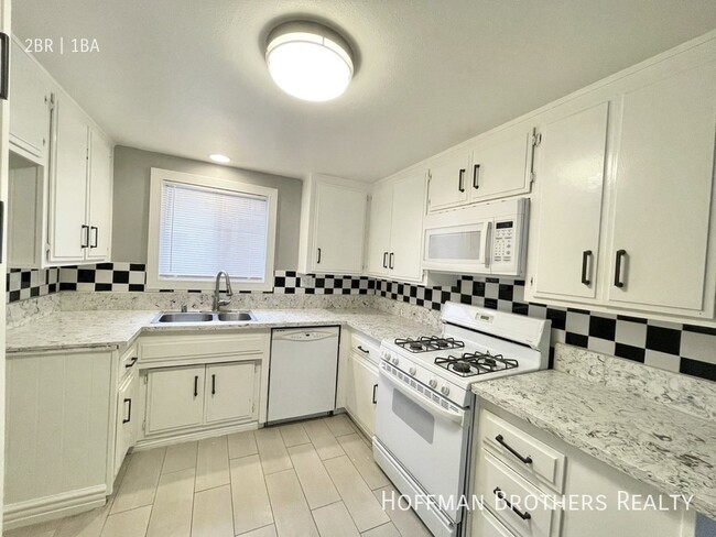 Building Photo - 915 Paseo Grande