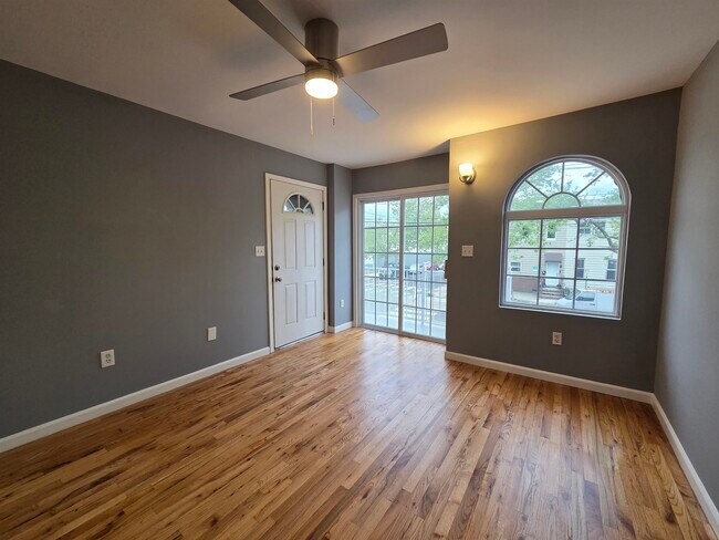 Building Photo - 82 Mallory Ave