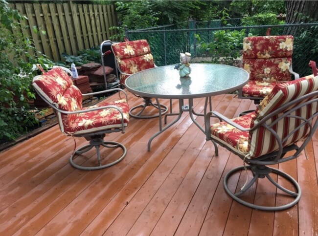 Foto del edificio - 1131 Shermer Rd