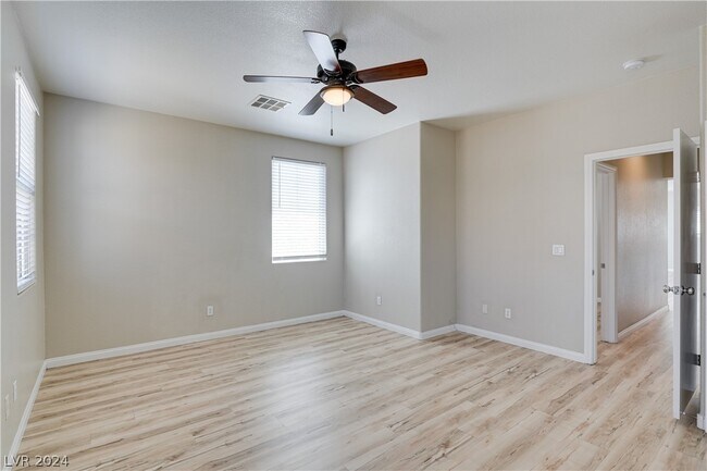 Foto del edificio - 6140 Pine Villa Ave