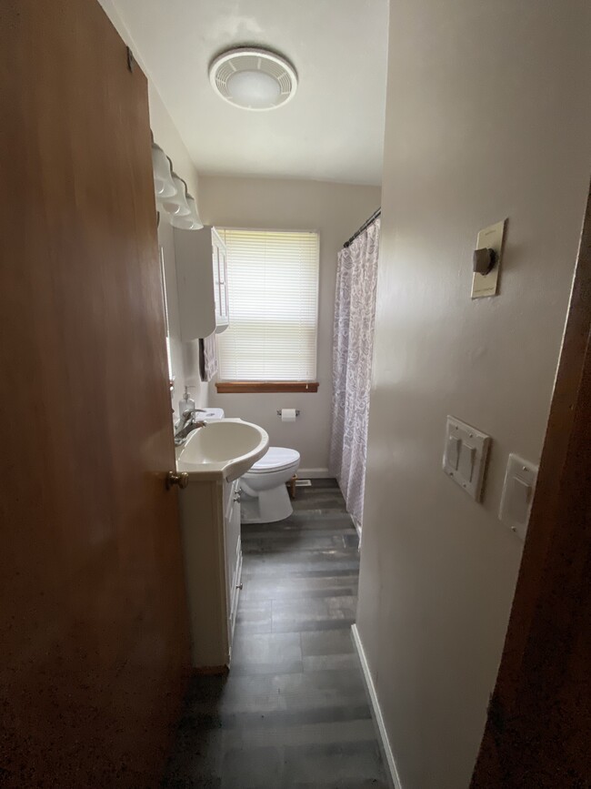 Bathroom - 216 Dort Ln NW