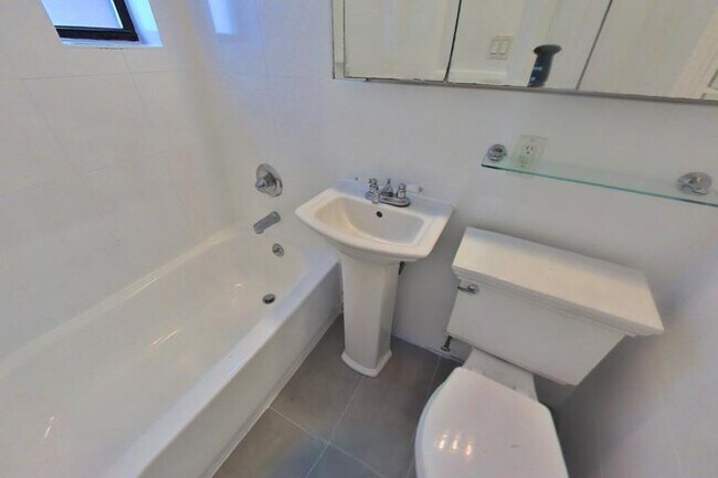 Foto del edificio - 219 E 23rd St