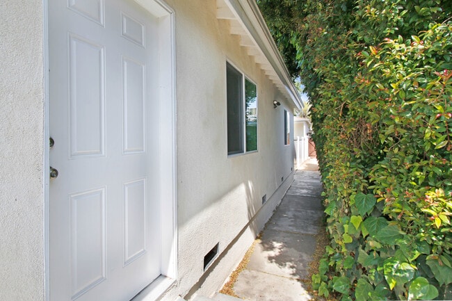 Building Photo - 6951 Forbes Ave