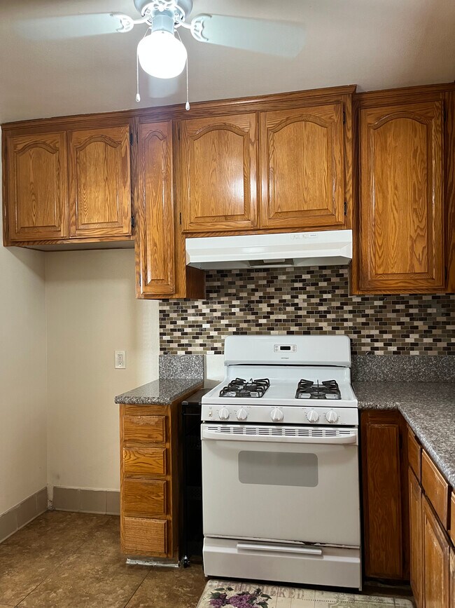 Foto del edificio - 330 S Virginia Ave