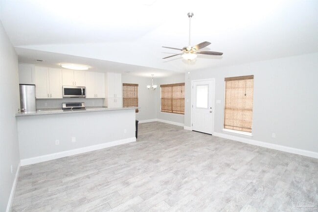 Building Photo - 388 Mirabelle Dr