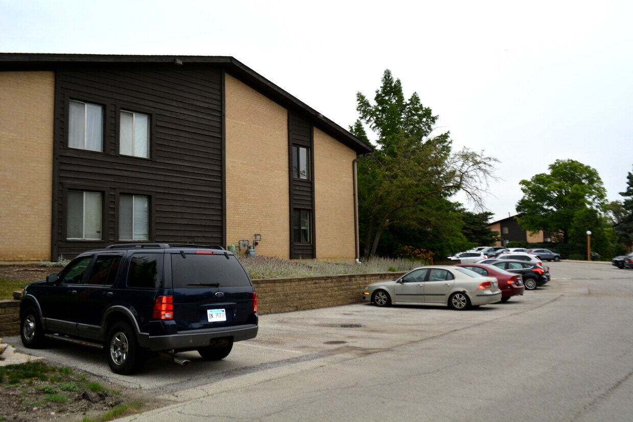 6173 Knoll Ln Ct Unit 104, Willowbrook, IL 60527 Condo for Rent in