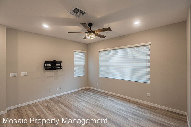Building Photo - 3 br, 2.5 bath House - 678 E. Furness Dr. ...