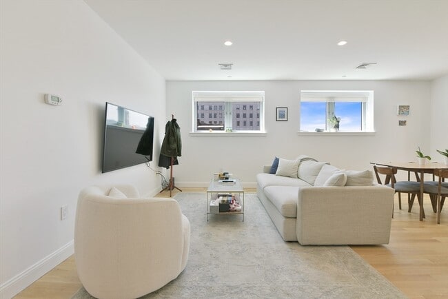 Building Photo - 425 Boylston St