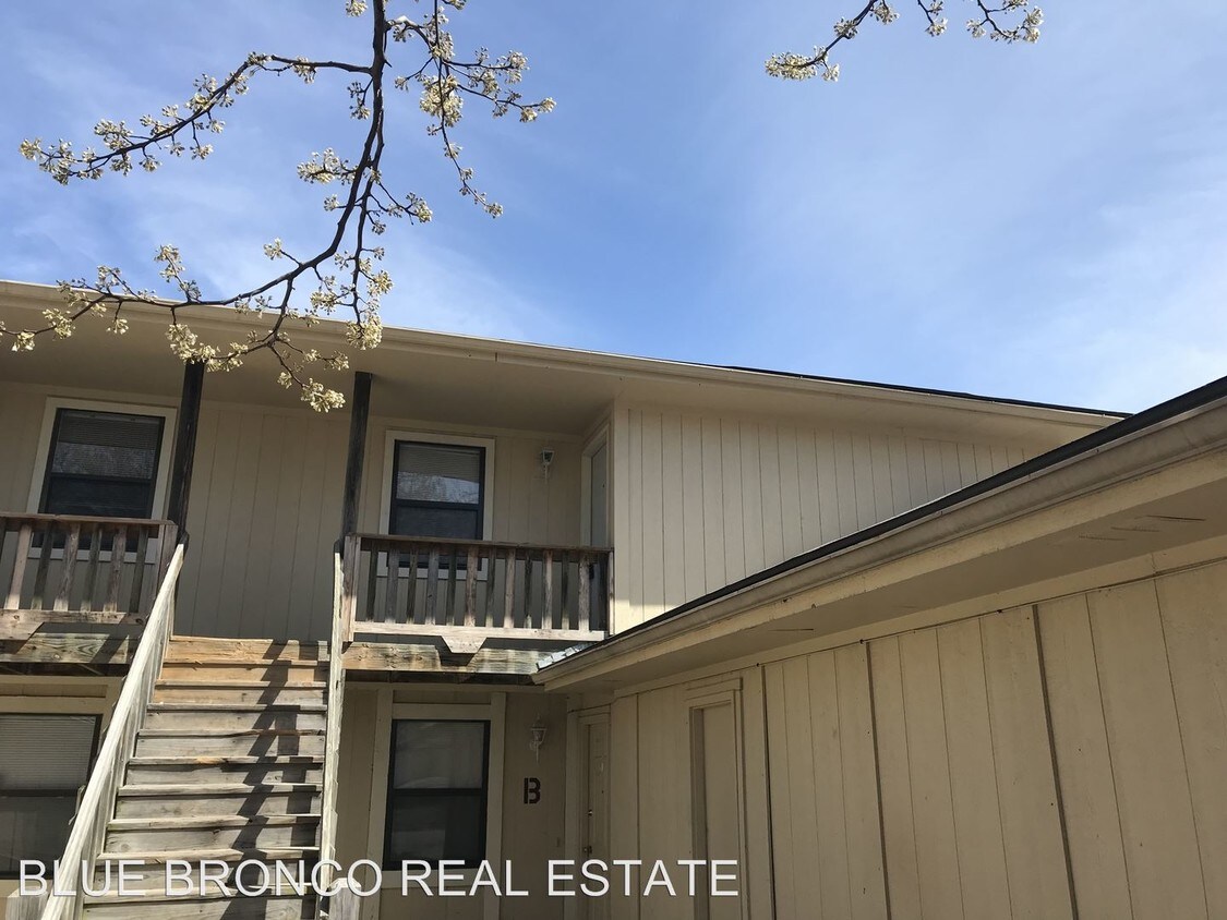 Primary Photo - 207 Sky Vue Dr