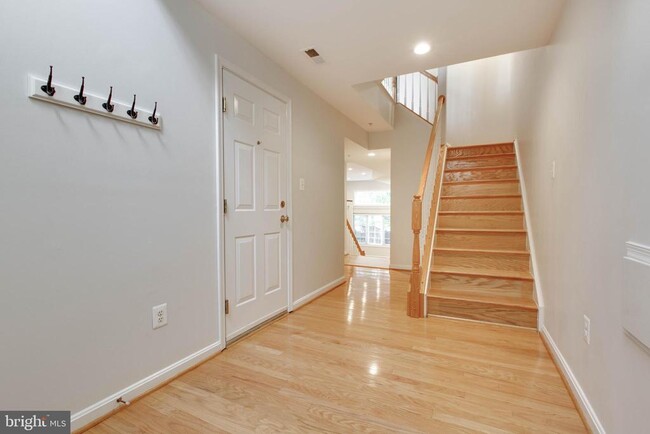 Building Photo - 8914 Lee Manor Dr