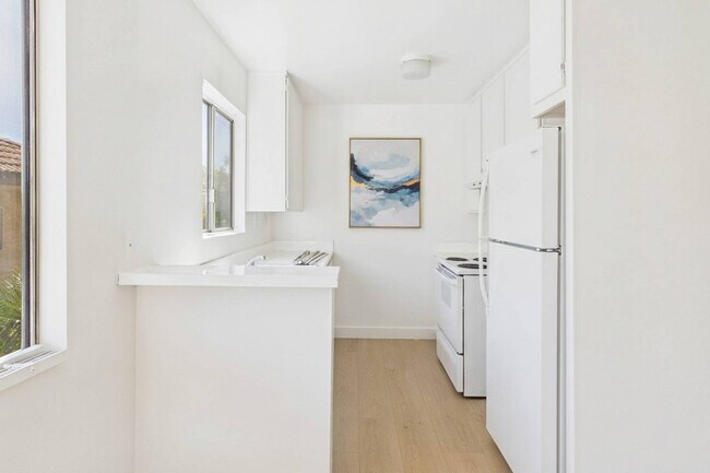 Building Photo - La Cresta Apartments