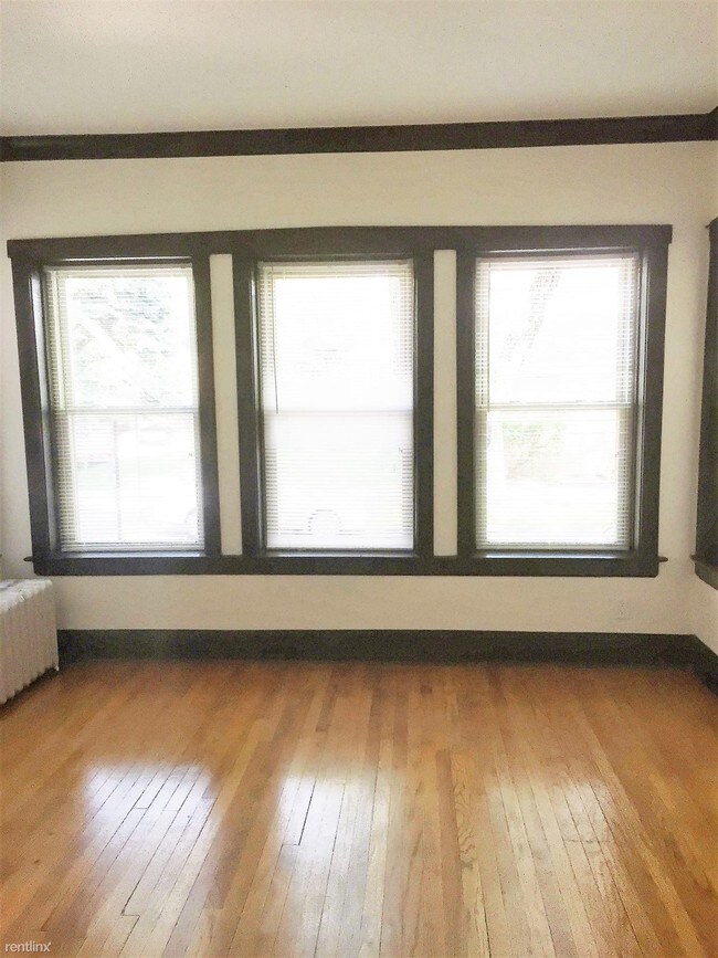 Building Photo - 4154 N Spaulding Ave