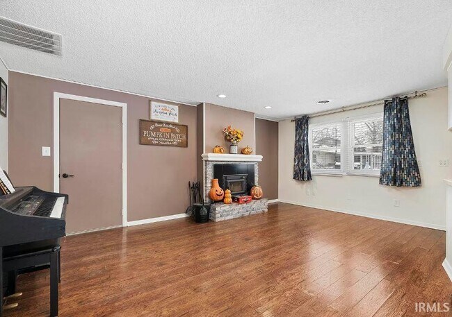 Building Photo - 13717 E Ridgeview Ct