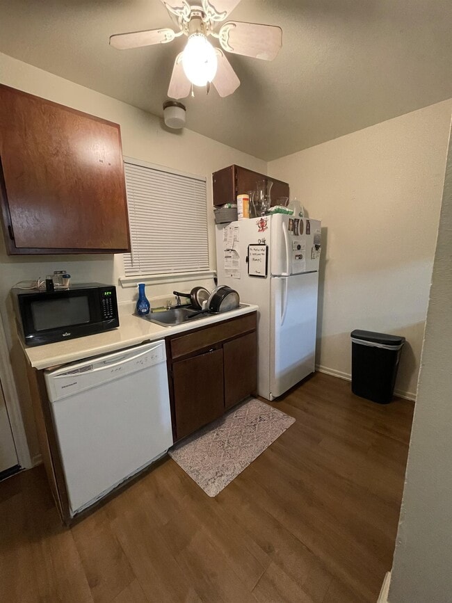 Building Photo - 656 Mill St