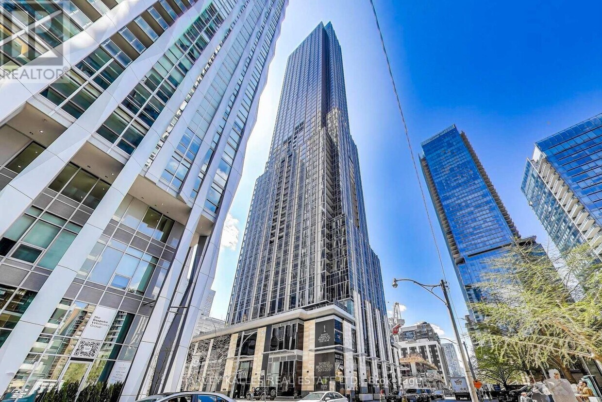 Photo principale - 11-2411 Yorkville Ave