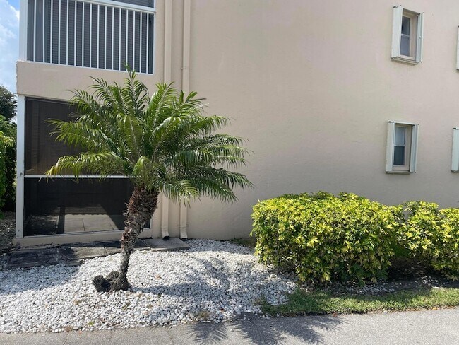 Foto del edificio - 700 Village Green Ct