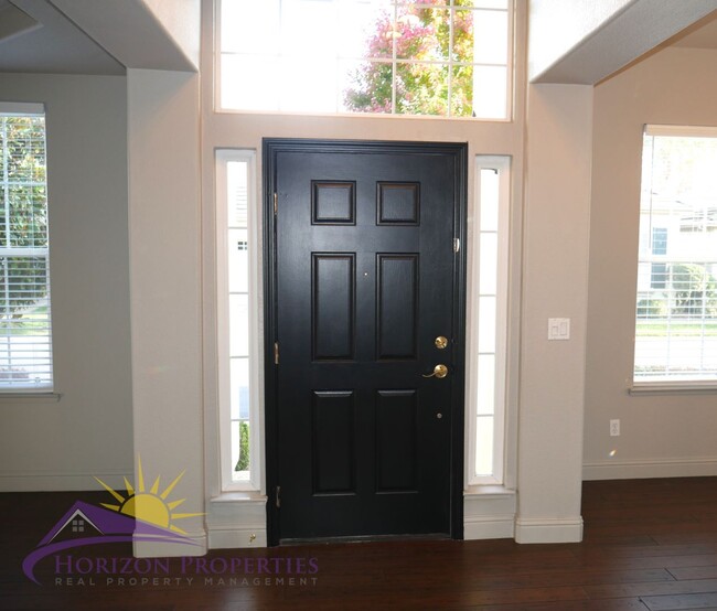 Building Photo - Modern 3 Bed 3 Bath 2,286 sqft. Gold River...
