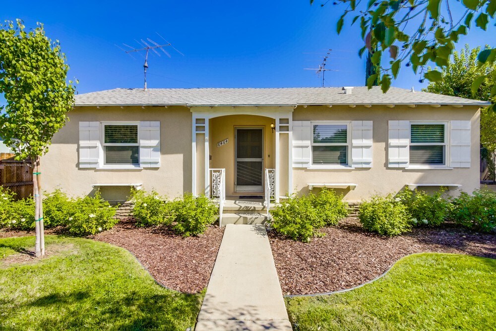 Primary Photo - 6464 Glade Ave