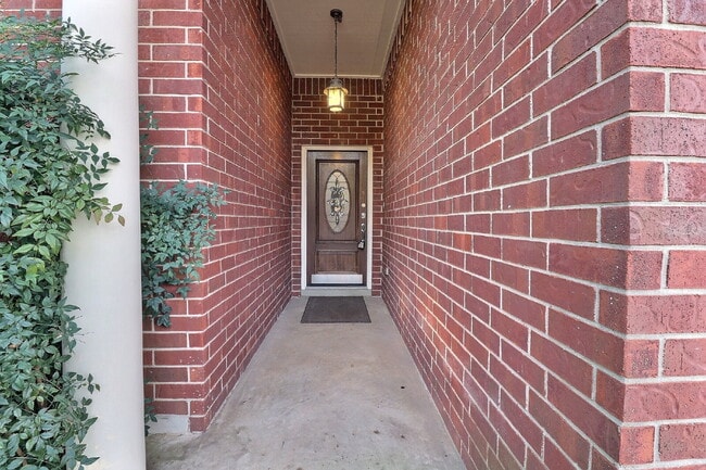 Building Photo - Move-In Ready 3-Bedroom with Included Washer/Dryer and Refrigerator in Northwest San Antonio.