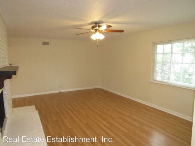 Building Photo - 3 br, 2 bath House - 1228 E. Culver Avenue