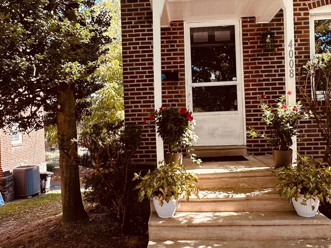 Primary Photo - 3 Bedroom twin Family Home in Drexel Hill
