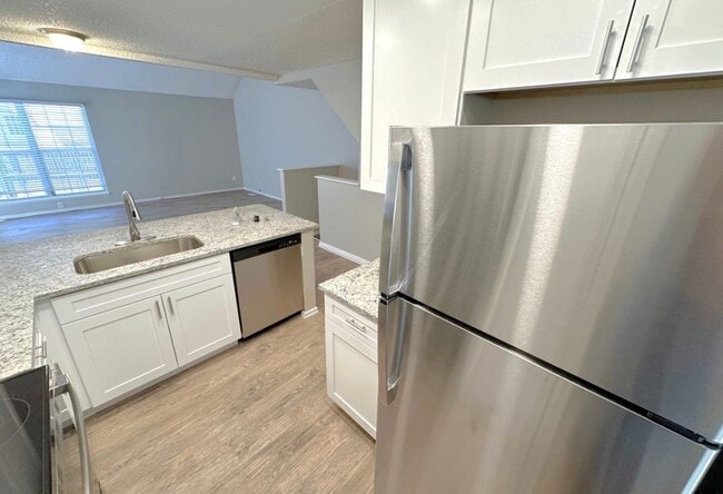 Foto del edificio - 1255 Ivanhoe Cir