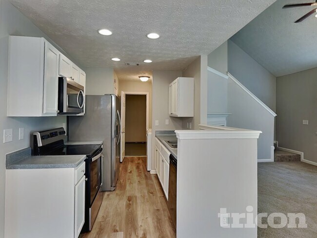 Building Photo - 175 Meadowridge Dr