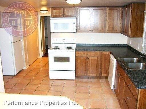 Building Photo - 4310 SW Taylors Ferry Rd