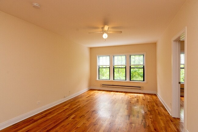 Foto del edificio - 635.5 W Cornelia Ave
