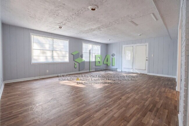 Foto del edificio - 6331 Garnet Dr