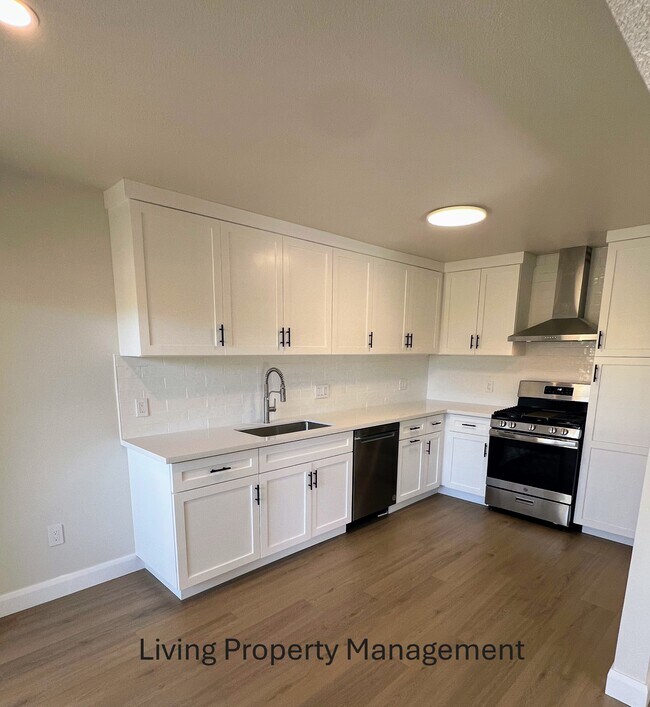 Foto del edificio - 18912 Valley Cir