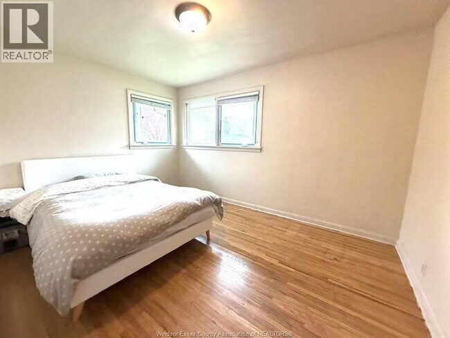 Photo du bâtiment - 3863 Longfellow Ave