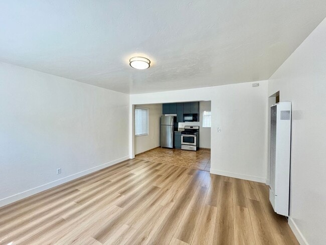 Foto del edificio - 2BD 1BA Apt Next to USD - Spacious Downstairs Unit, Pet Friendly, 1 Parking Space, No Carpet