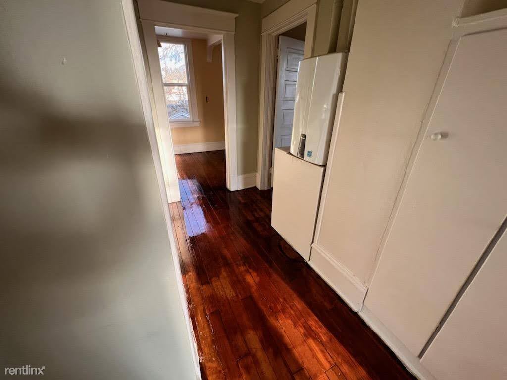 Building Photo - 1 br, 1 bath Duplex - 1012 North Walnut St...