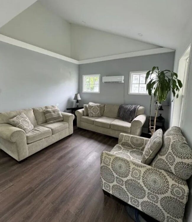 Building Photo - Osmond Duplex