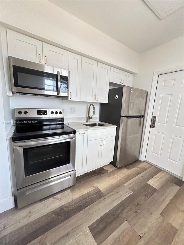 Foto principal - 571 NE 67th St