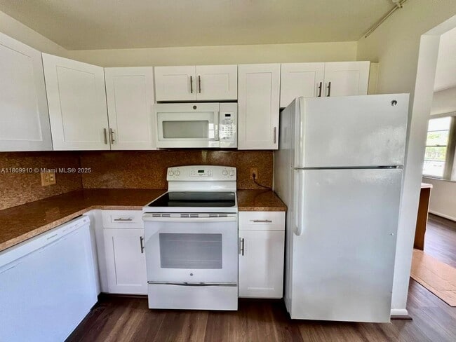 Foto del edificio - 801 SW 133rd Terrace