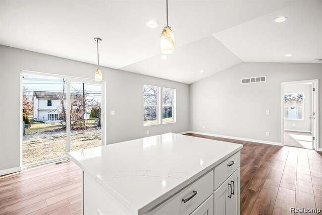 Foto del edificio - 8248 Hugh St