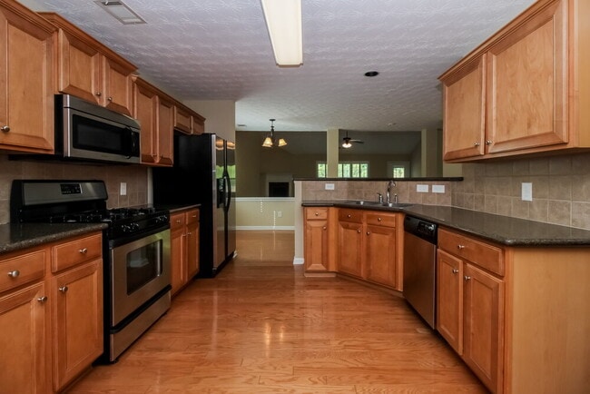 Building Photo - 111 Village Dr