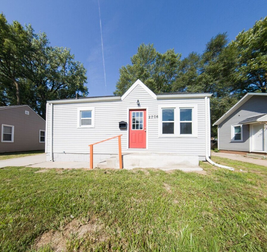 Primary Photo - Gorgeous 4 Bedroom 1 Bath Home - Pyramid P...