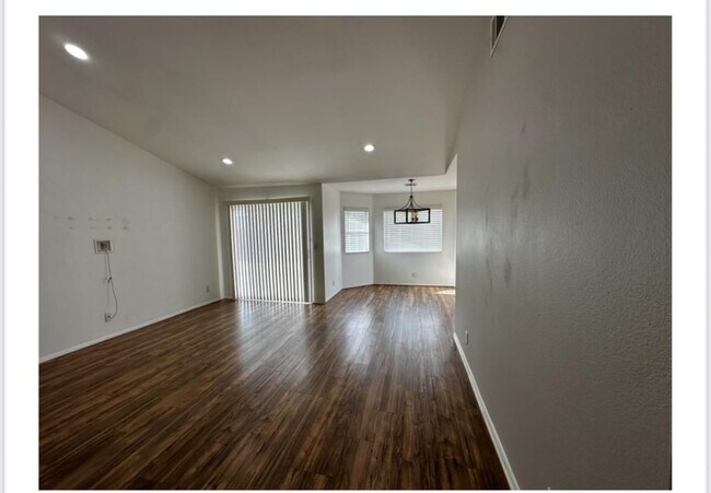 Foto del edificio - 5725 Monterey Pl
